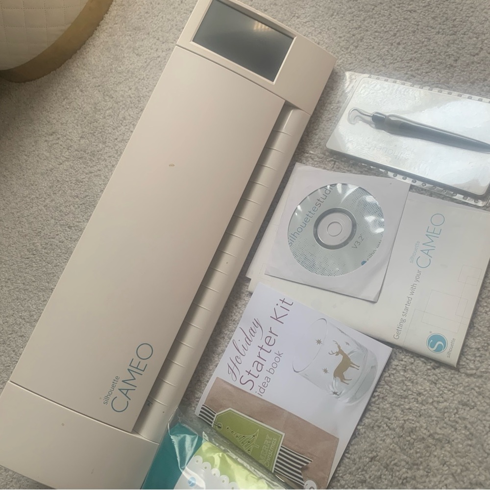 Silhouette Cameo 2 with accessories